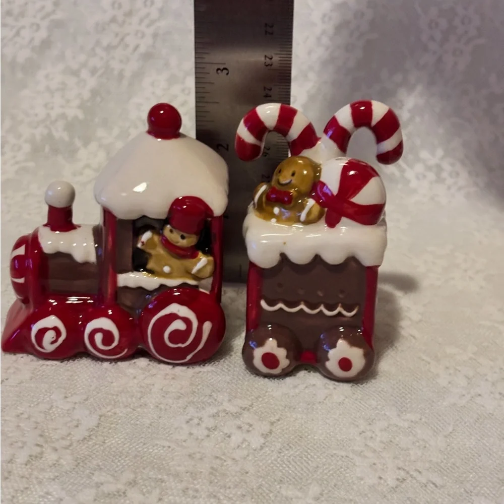 Adorable Blue Sky Salt & Pepper Shakers Clayworks. Christmas New